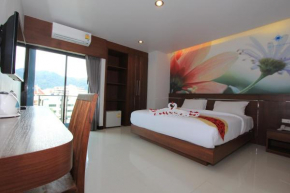 Отель The Crystal Beach Hotel  Патонг